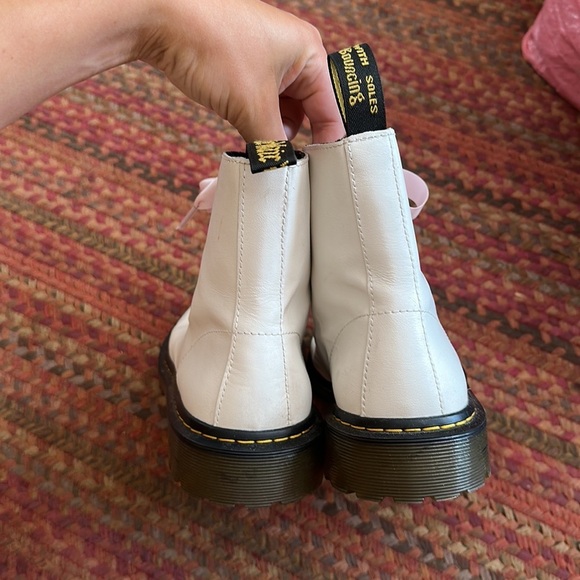 WHITE DR MARTEN AIR WAIR LUANA BOOTS W BALLERINA PINK LACE SHOE LACE - Picture 7 of 7